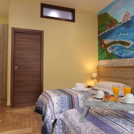 L'Ammor E Napule Bed & Breakfast เนเปิลส์ ภายนอก รูปภาพ