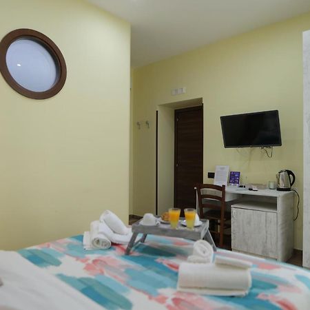 L'Ammor E Napule Bed & Breakfast เนเปิลส์ ภายนอก รูปภาพ